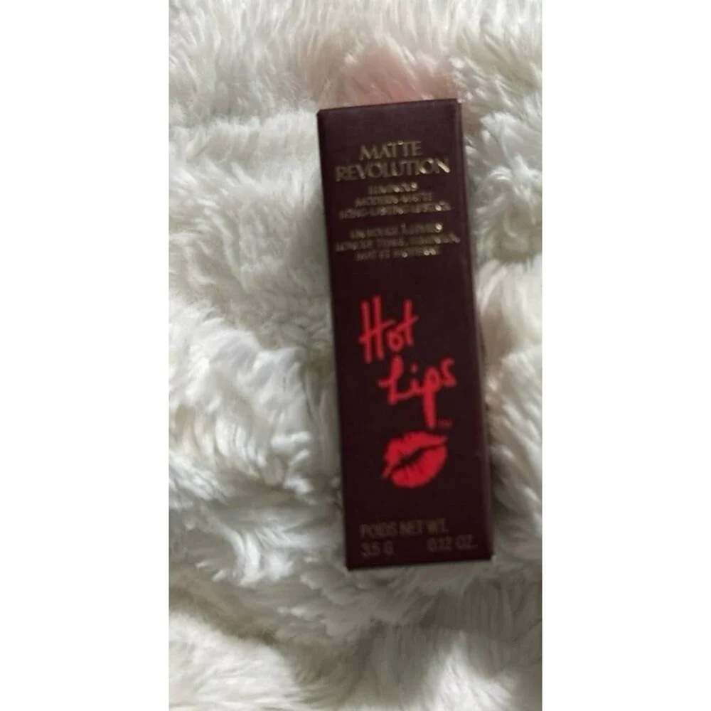 Matte Revolution Hot Lips Lipstick
